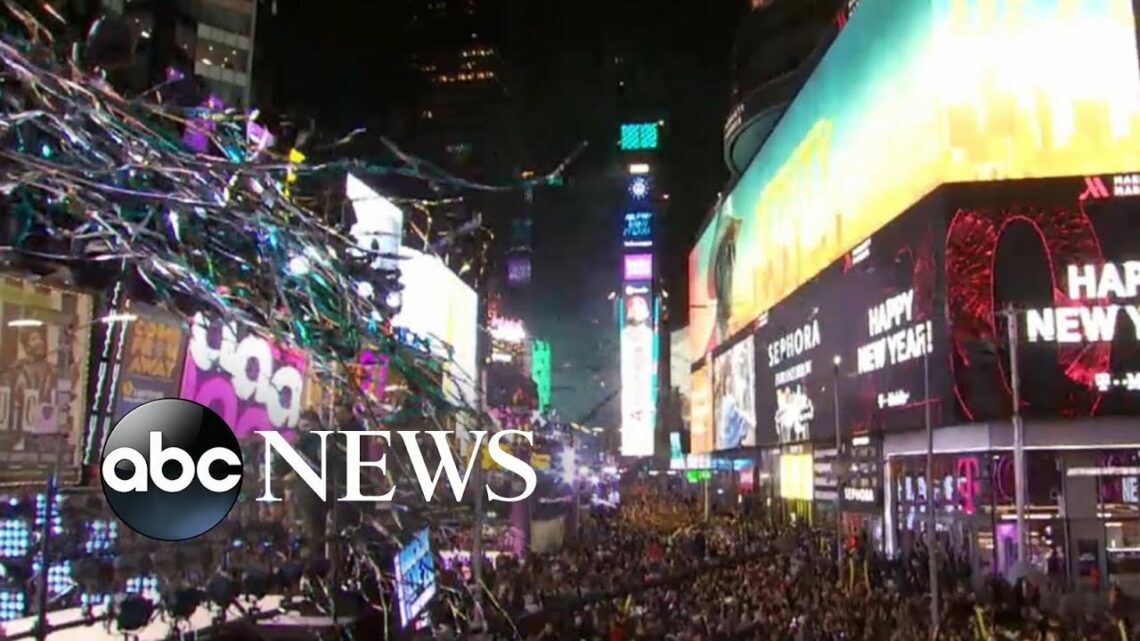 A millionn people gather in Times Square to celebrate the New Year
