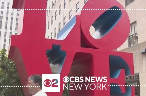 “Love Statue” returns to Rockefeller Center